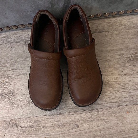 B.O.C by BORN brown leather nursing style shoes with heel - Picture 3 of 6